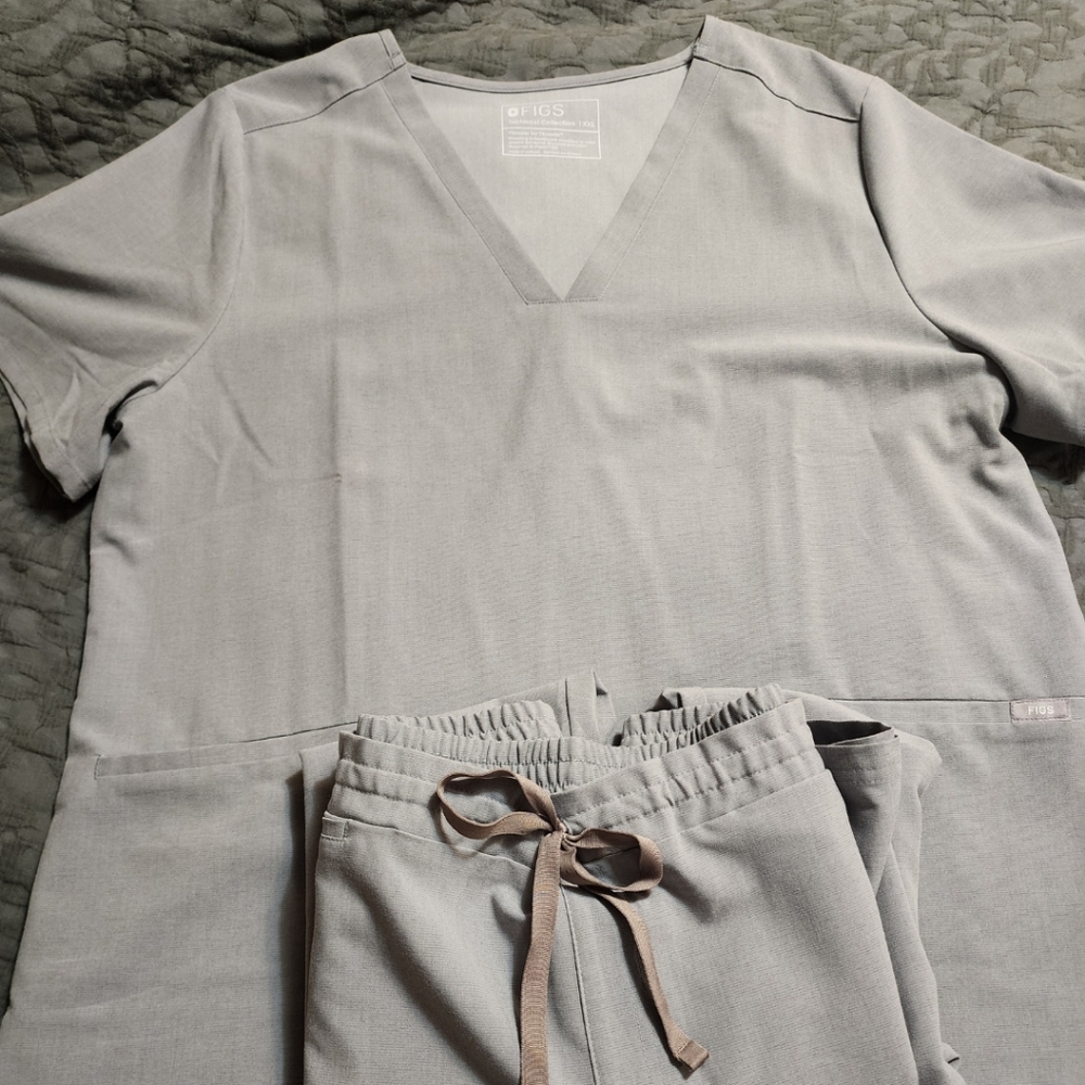 Women's FIGS Space Grey 3 pocket Casma top (xxl) and Yola skinny pant (xxl)